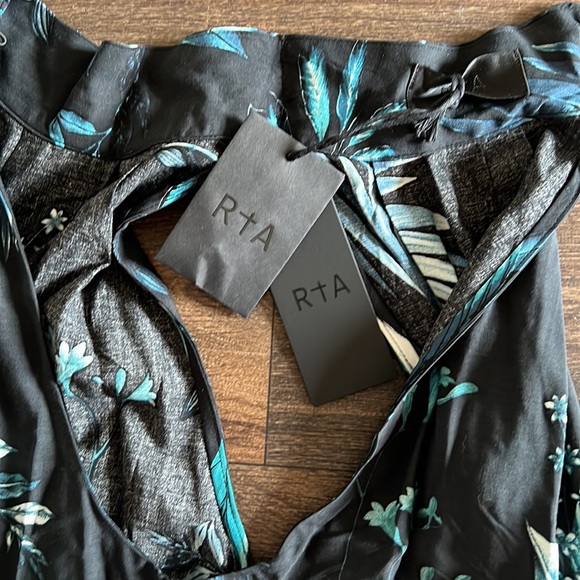 R+A Blouse - Picture 3 of 3